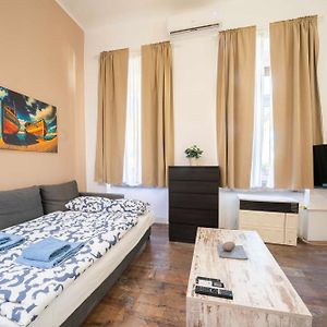 2Br Party District Apartment K29